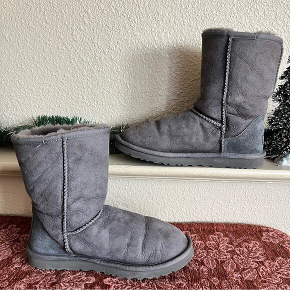 Ugg Classic Short Women’s Grey Suede Boots Size 8 - Picture 11 of 11